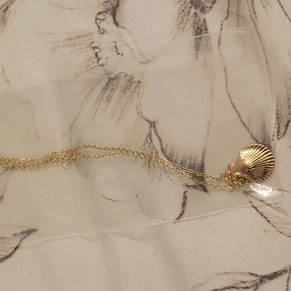 Brand New Minimalist Shell Necklace Gold 14k - Picture 6 of 6